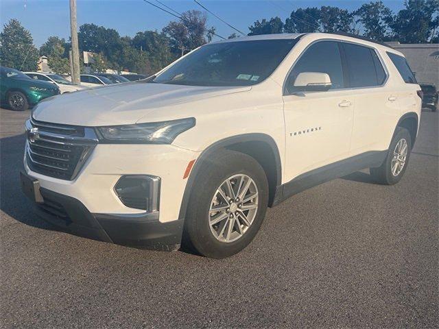 Photo of 2023 Summit White Chevrolet Traverse
