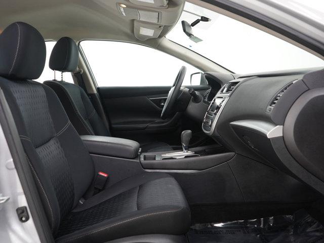 Photo of 2017 Brilliant Silver Metallic Nissan Altima