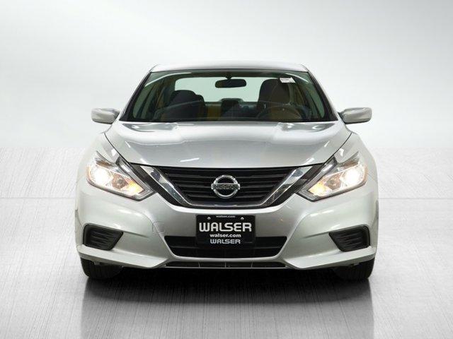 Photo of 2017 Brilliant Silver Metallic Nissan Altima