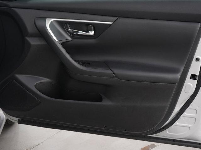 Photo of 2017 Brilliant Silver Metallic Nissan Altima