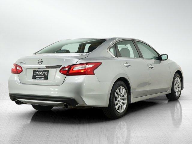 Photo of 2017 Brilliant Silver Metallic Nissan Altima