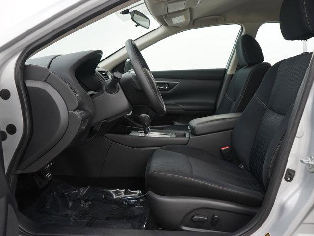 Photo of 2017 Brilliant Silver Metallic Nissan Altima