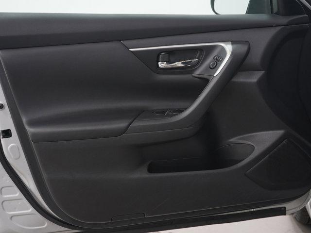 Photo of 2017 Brilliant Silver Metallic Nissan Altima
