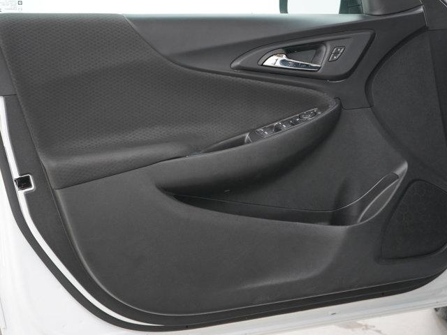 Photo of 2018 Summit White Chevrolet Malibu