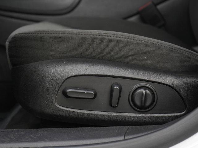 Photo of 2018 Summit White Chevrolet Malibu