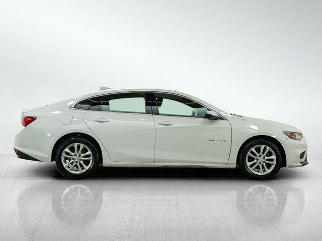Photo of 2018 Summit White Chevrolet Malibu