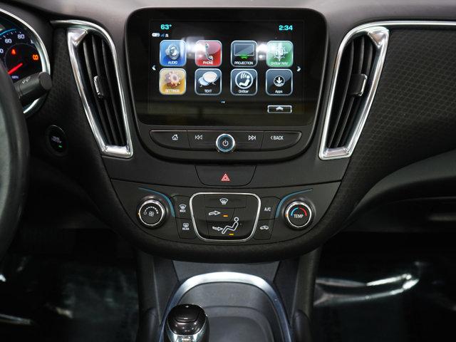 Photo of 2018 Summit White Chevrolet Malibu