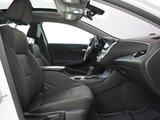 Photo of 2018 Summit White Chevrolet Malibu