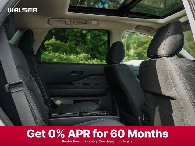 Photo of 2025 Everest White Pearl Tricoat Nissan Pathfinder