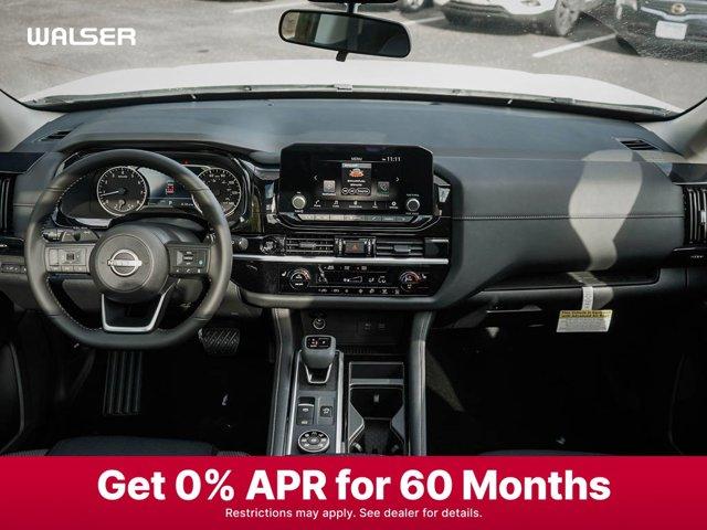 Photo of 2025 Everest White Pearl Tricoat Nissan Pathfinder