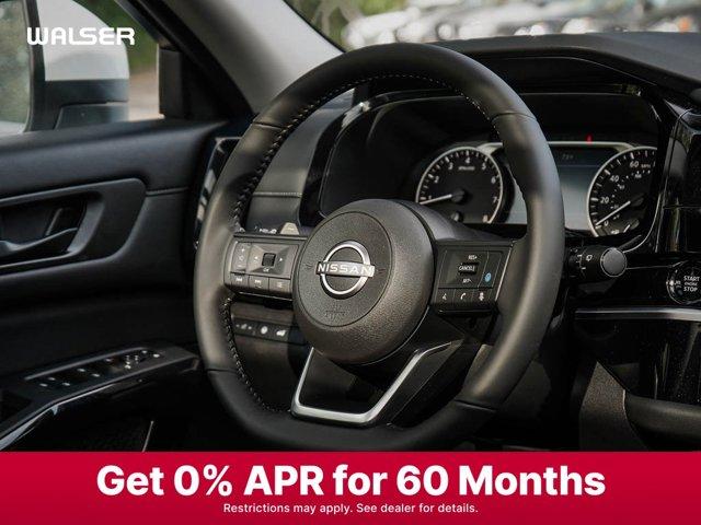 Photo of 2025 Everest White Pearl Tricoat Nissan Pathfinder