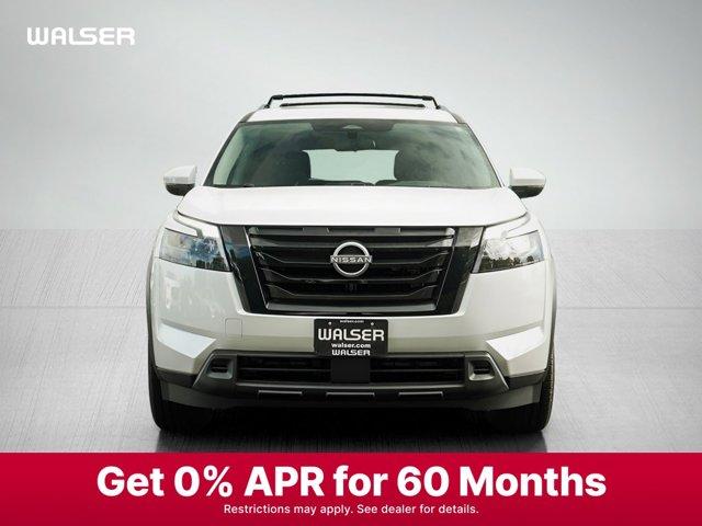 Photo of 2025 Everest White Pearl Tricoat Nissan Pathfinder