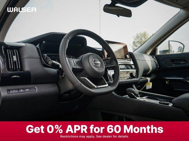 Photo of 2025 Everest White Pearl Tricoat Nissan Pathfinder