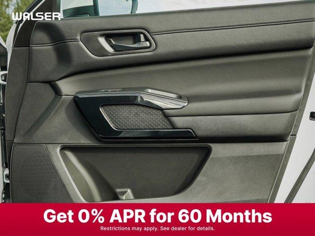 Photo of 2025 Everest White Pearl Tricoat Nissan Pathfinder