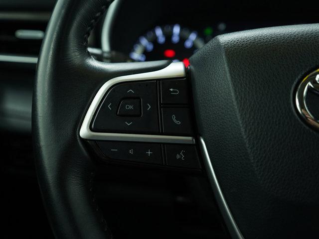 Photo of 2022 Midnight Black Metallic Toyota Highlander