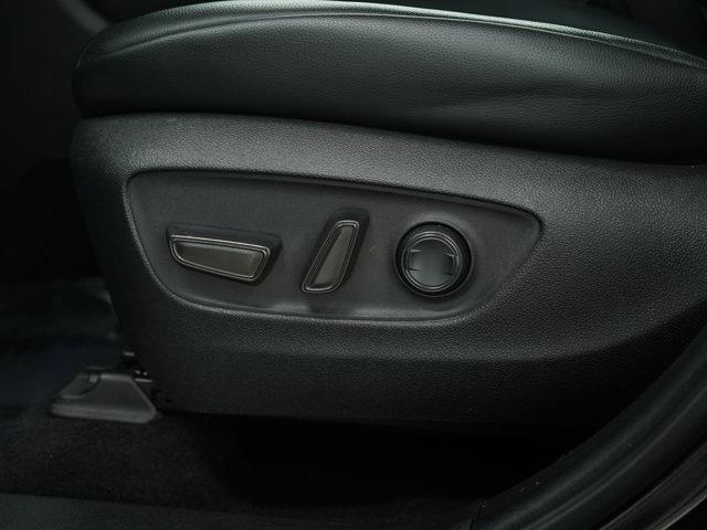 Photo of 2022 Midnight Black Metallic Toyota Highlander