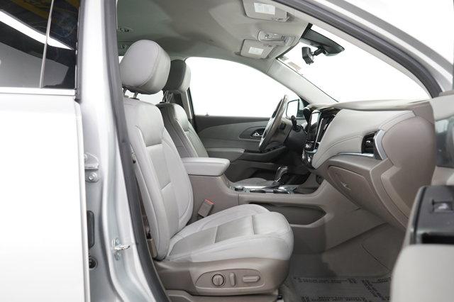 Photo of 2019 Silver Ice Metallic Chevrolet Traverse