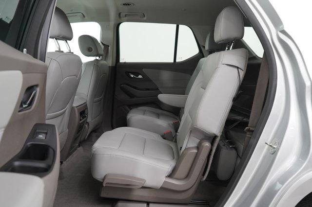 Photo of 2019 Silver Ice Metallic Chevrolet Traverse