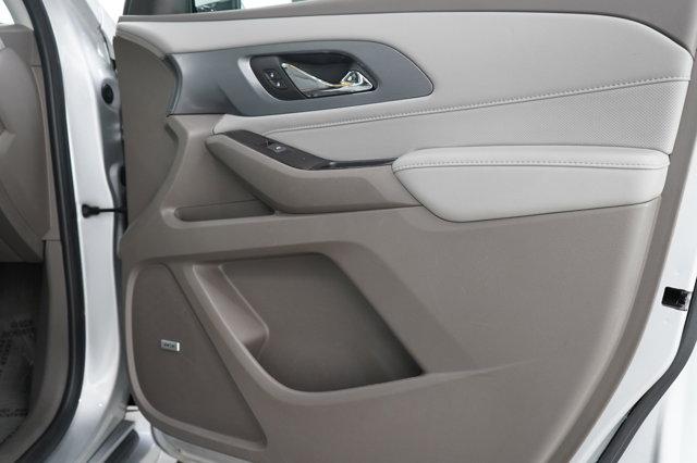 Photo of 2019 Silver Ice Metallic Chevrolet Traverse