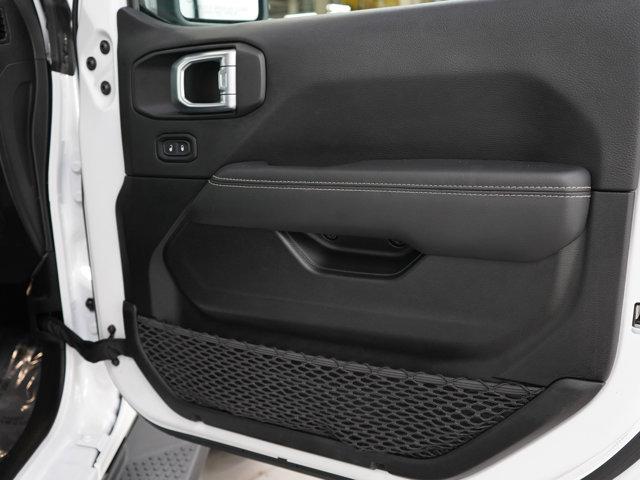 Photo of 2022 Bright White Clearcoat Jeep Wrangler