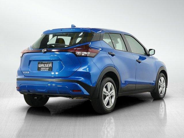 Photo of 2024 Electric Blue Metallic Nissan Kicks