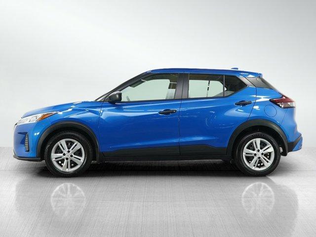 Photo of 2024 Electric Blue Metallic Nissan Kicks