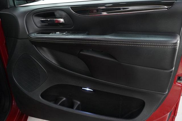 Photo of 2016 Redline 2 Coat Pearl Dodge Grand Caravan