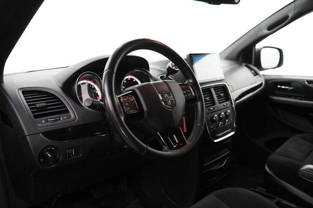 Photo of 2016 Redline 2 Coat Pearl Dodge Grand Caravan