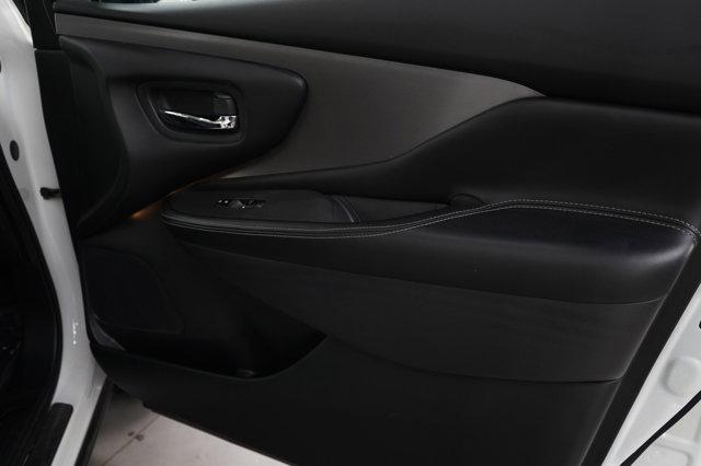 Photo of 2023 Pearl White Tricoat Nissan Murano