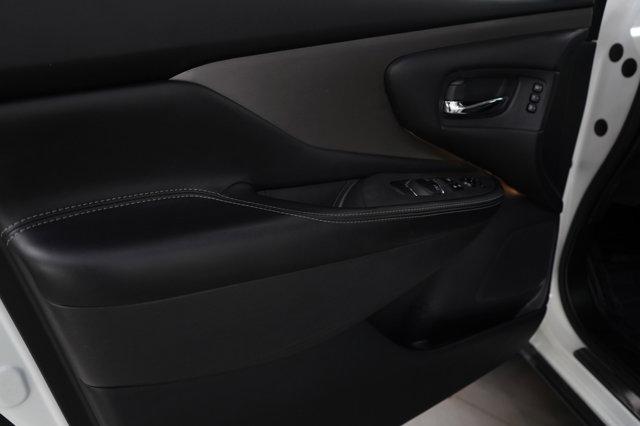 Photo of 2023 Pearl White Tricoat Nissan Murano