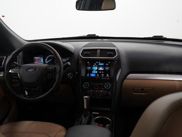 Photo of 2017 White Gold Metallic Ford Explorer