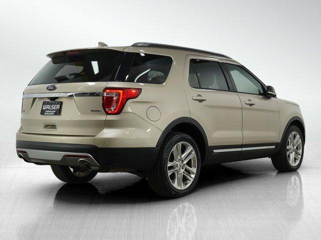 Photo of 2017 White Gold Metallic Ford Explorer