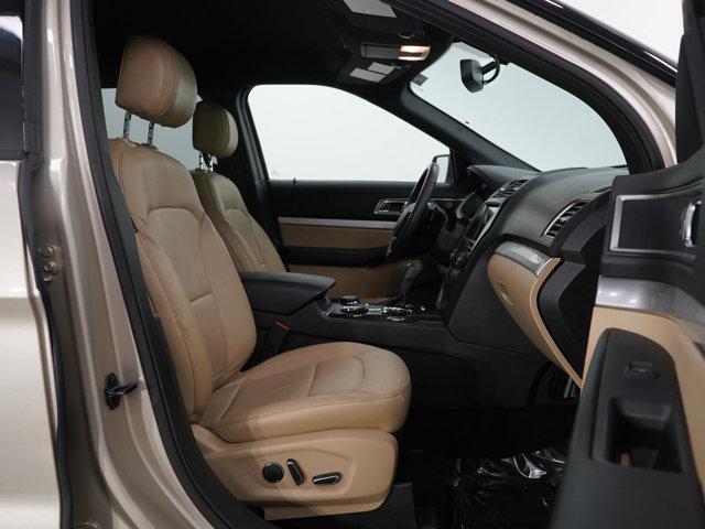 Photo of 2017 White Gold Metallic Ford Explorer