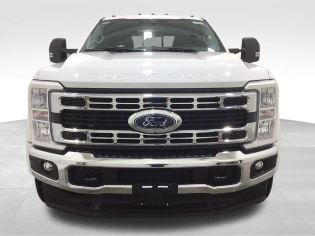 Photo of 2024 Oxford White Ford F-450