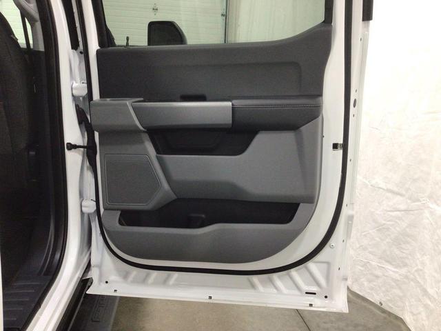 Photo of 2024 Oxford White Ford F-450
