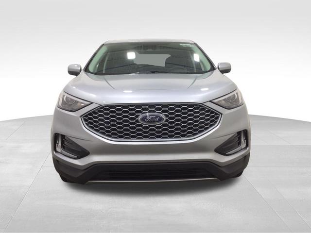 Photo of 2023 Iconic Silver Metallic Ford Edge