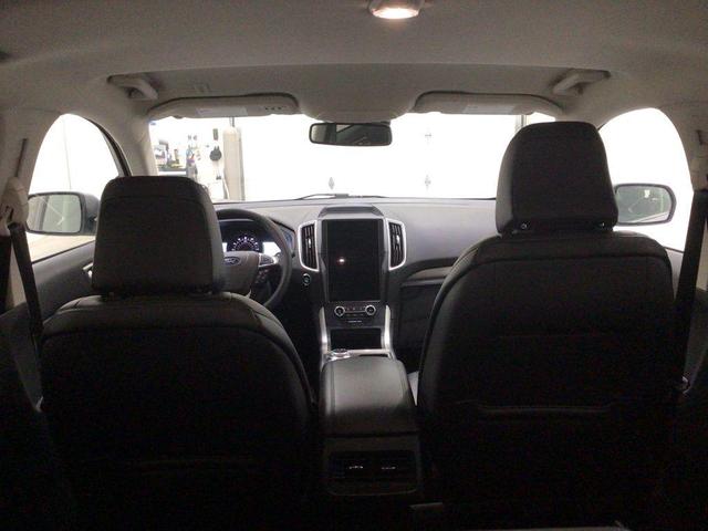 Photo of 2023 Iconic Silver Metallic Ford Edge