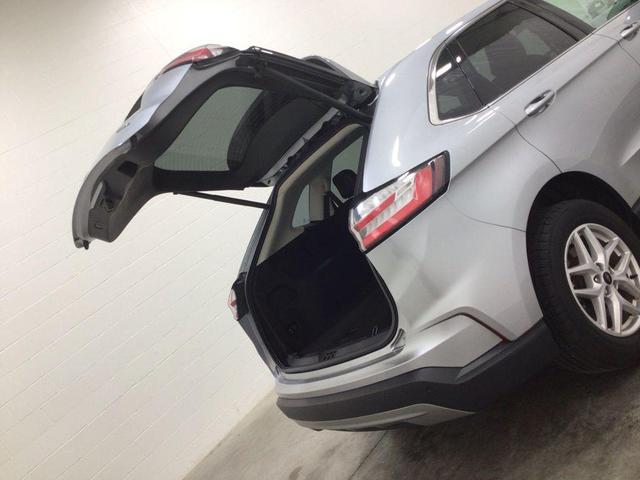 Photo of 2023 Iconic Silver Metallic Ford Edge
