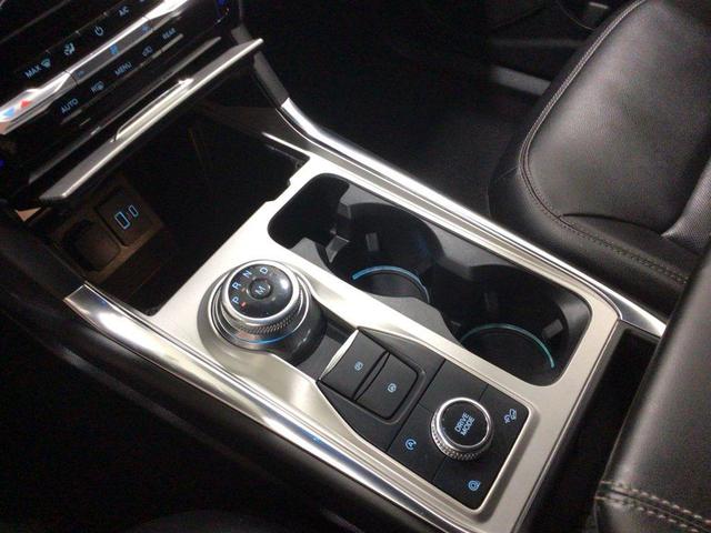 Photo of 2021 Agate Black Metallic Ford Explorer