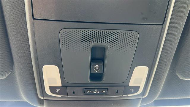 Photo of 2025 Platinum White Honda CR-V Hybrid