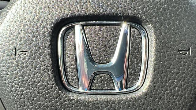 Photo of 2025 Platinum White Honda CR-V Hybrid