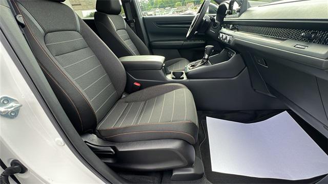 Photo of 2025 Platinum White Honda CR-V Hybrid