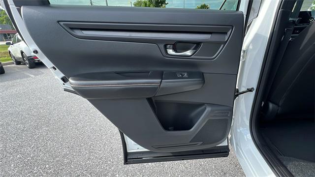 Photo of 2025 Platinum White Honda CR-V Hybrid
