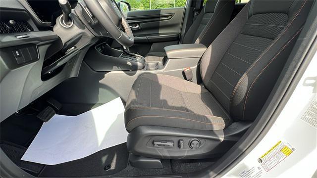 Photo of 2025 Platinum White Honda CR-V Hybrid