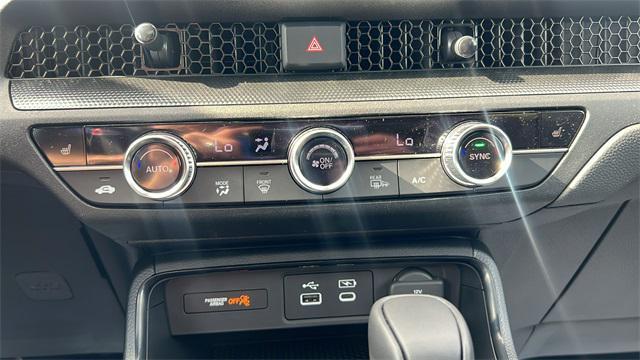 Photo of 2025 Platinum White Honda CR-V Hybrid