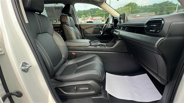 Photo of 2023 Platinum White Pearl Honda Pilot