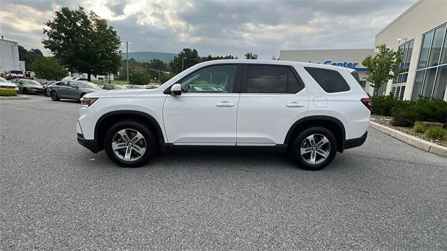Photo of 2023 Platinum White Pearl Honda Pilot