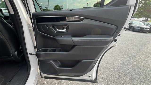 Photo of 2023 Platinum White Pearl Honda Pilot