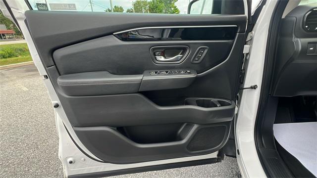 Photo of 2023 Platinum White Pearl Honda Pilot