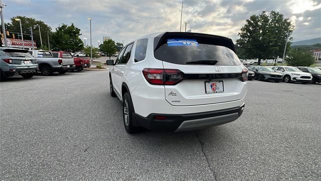 Photo of 2023 Platinum White Pearl Honda Pilot
